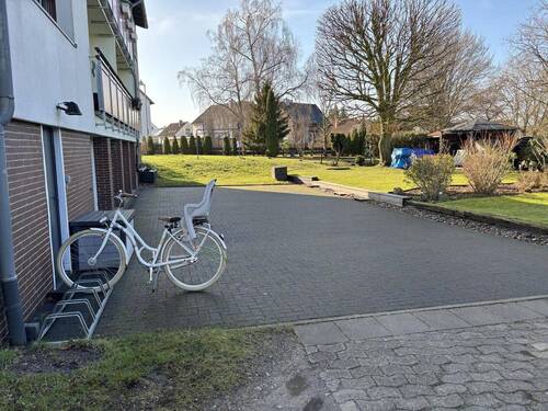 Hoffläche - 3 Zimmer Etagenwohnung in Langenhagen