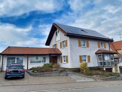 Frontansicht - Das Haus für die große Familie in Donaueschingen