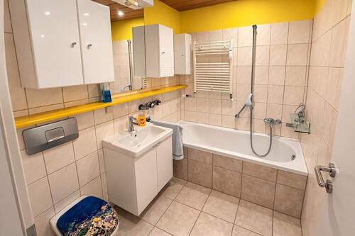 Wohnung 12 - Bad - Etagenwohnung mit 100,00 m&sup2; in Regen zum Kaufen