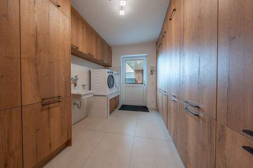 Hauswirtschaftsraum mit Einbauschränken EG - 