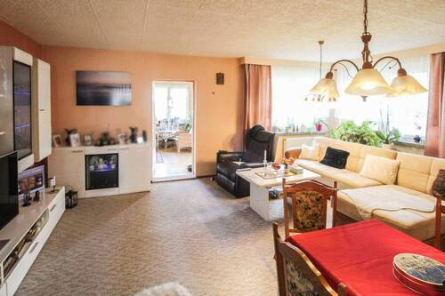 Wohnzimmer - 5 Zimmer Einfamilienhaus zum Kaufen in Mücheln