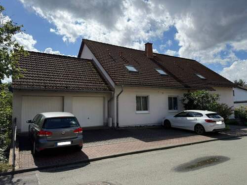 Objektansicht links.JPEG - 2 Zimmer Etagenwohnung zur Miete in Bad Endbach