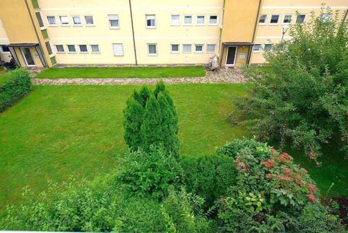 Blick vom Balkon- ins Grün - 