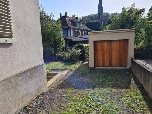 Garage neben dem Haus - 