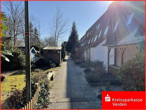 Weg zum Haus - Handwerker-Reihenmittelhaus mit Garage!