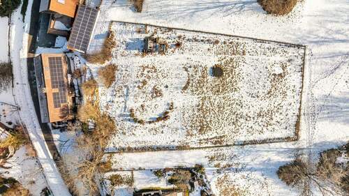 Außenansicht Drohne 3 - Modernisiertes Bauernhaus mit Einlieger-FeWo auf 4.800 m² Grundstück samt Bauland