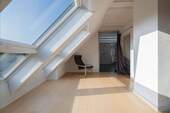 Dachgeschoss - Flur / Arbeitszimmer - 