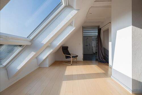 Dachgeschoss - Flur / Arbeitszimmer - 