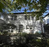 Älteres Wohnhaus in bester Lage, auf großem Grundstück - Bickenbach