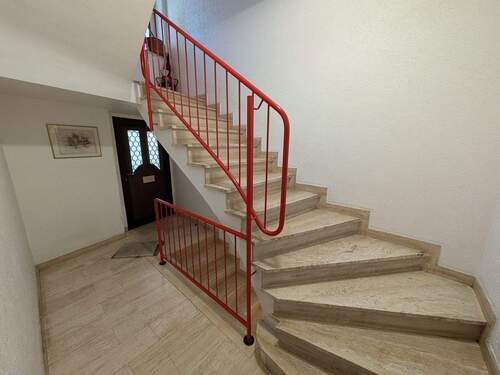 Treppenhaus - 2 Zimmer Etagenwohnung in Frechen