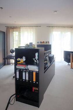 Schlafzimmer Südseite (derzeit Büro) - 