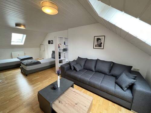 Bild 1 - 2,5-Zimmer-Wohnung in Eislingen - Balkon, teilwe. möbliert & große Einbauküche inklusive