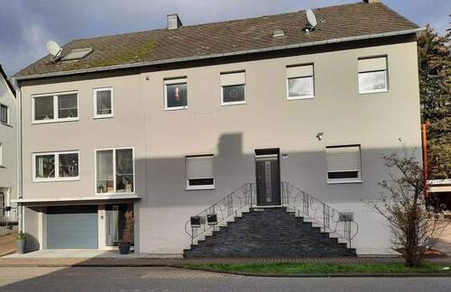 Objekt Vorderseite - Exklusives Mehrgenerationenobjekt (1EFH und 1MFH) nahe der luxemburgischen Grenze