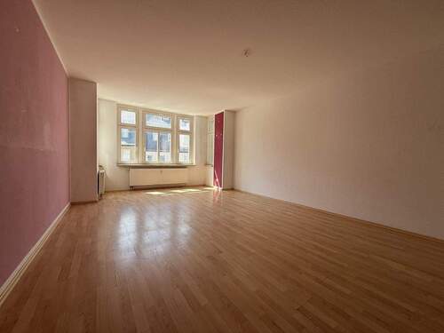 Wohnzimmer 2 - Etagenwohnung mit 100,00 m&sup2; in Lichtenstein/Sachsen zur Miete