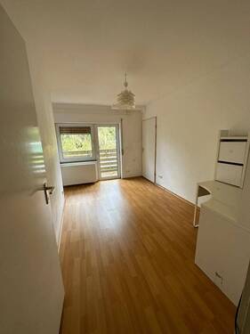 EFH Schlafzimmer mit Balkon - 
