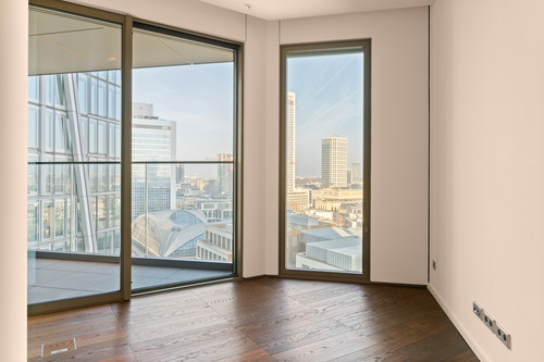 Wohnraum und Zugang zu Loggia - 