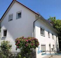 IMMOBILIEN LERCHENBERGER: Großzügig geschnittene 2,5 Zimmer Wohnung im Zentrum von Plattling