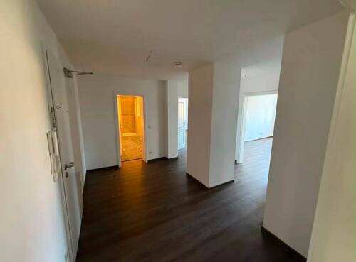 AM20 Flur Wohnung.JPG - Etagenwohnung mit 117,00 m&sup2; in Cottbus zur Miete