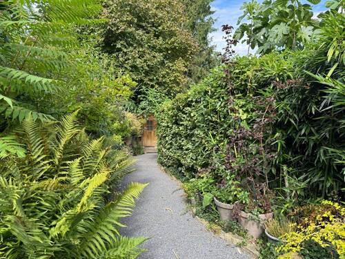 Garten mit Gartenhaus - 