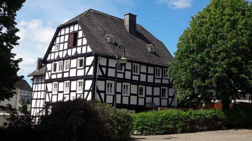 Außenansicht Kirchplatz - 1 Zimmer Mehrfamilienhaus, Wohnhaus zum Kaufen in Meschede