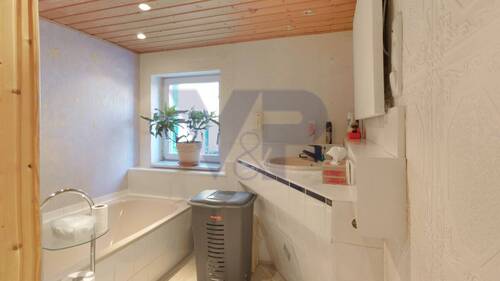 Bad EG - Einfamilienhaus mit 133,70 m&sup2; in Eisenberg zum Kaufen