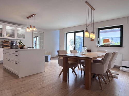 Wohnküche von Flur aus - Etagenwohnung mit 128,00 m² in Neuss zum Kaufen