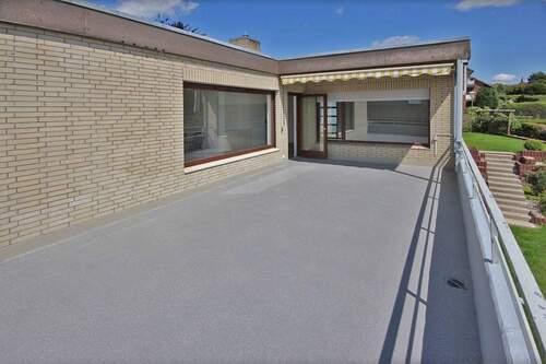 Balkon mit Tür zum Wohnzimmer - 
