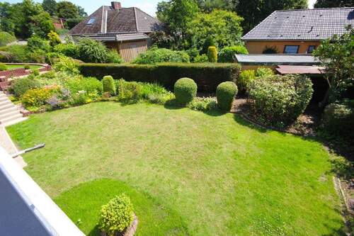 Blick vom Balkon in den Garten - 