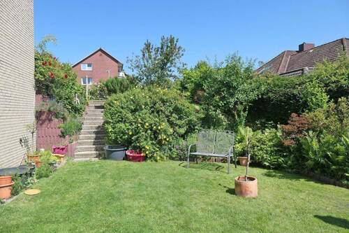 Steintreppe zum oberen Garten - 