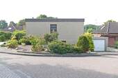 Vorderansicht mit Garage - 