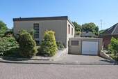 Hausansicht mit Garage - 