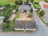 Luftansicht - Charmantes Einfamilienhaus mit großzügigem Grundstück und rustikaler Scheune
