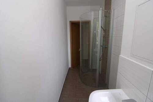 Bad mit Dusche - 2 Zimmer Etagenwohnung zur Miete in Freiberg