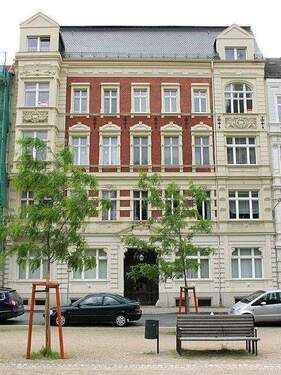 Straßenansicht - 3- Raum Wohnung geräumig und in zentraler Lage