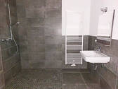 Bad mit Dusche - 