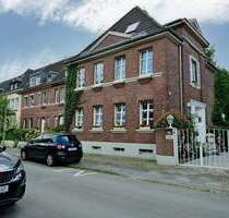 Investition mit Zukunft - Zweifamilienhaus mit bestehendem Wohnrecht in begehrter Lage von Krefeld!