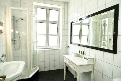 Badezimmer 1. OG - 