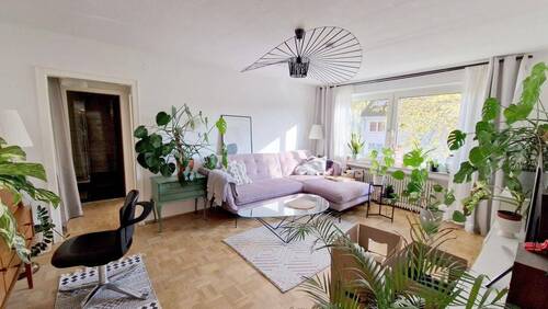 Wohnzimmer - Modernes Wohnen mit Wohlfühlfaktor - Parkettboden & frisch saniertes Bad!