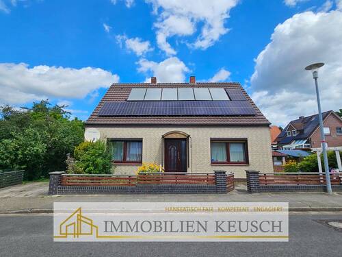 Vorderansicht mit PV-Süd - 