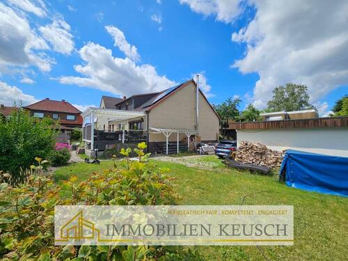 großes ruhiges Grundstück mit viel Wohn- und Nutzfläche - 