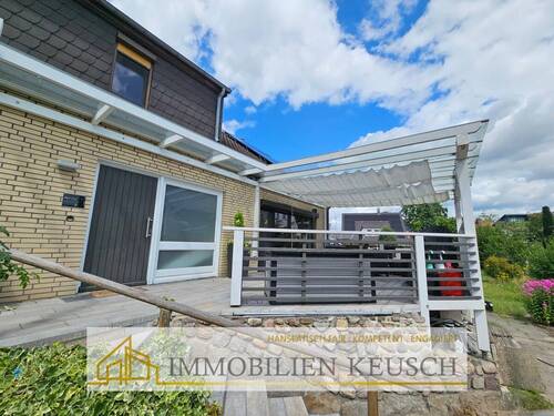 hinterer Eingang mit überdachter Terrasse - 