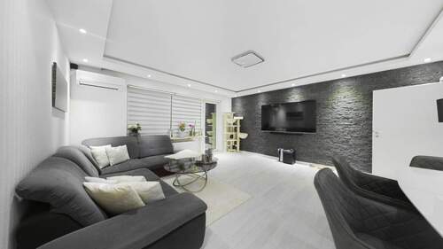 Großzügiger Wohnbereich - 3 Zimmer Etagenwohnung zum Kaufen in Wiesbaden