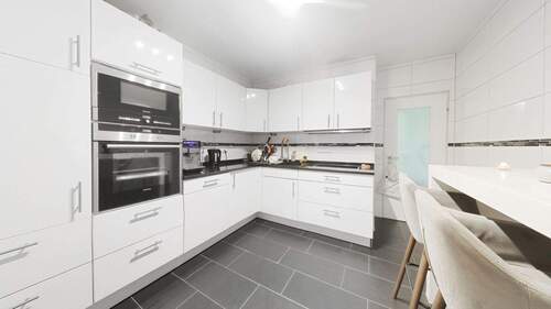 Funktionale Küche - Etagenwohnung mit 75,00 m&sup2; in Wiesbaden zum Kaufen