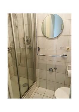 Separate Dusche und WC - 