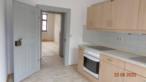 Küche Blick ins Wohnzimmer.JPG - 