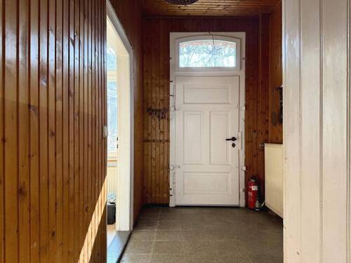 Flur Erdgeschoss / Tür zum Hinterhof - 