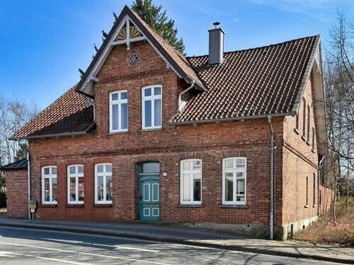 Seitliche Vorderansicht des Hauses - 1 Zimmer Einfamilienhaus zum Kaufen in Walsrode