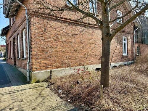 Seitenansicht des Hauses, Vorderseite des Hauses (Hauseingangsbereich) - 