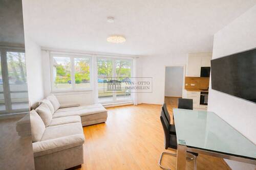 Gemütliches Wohnzimmer - Einziehen oder investieren - gepflegte Wohnung mit Balkon