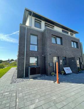 Haus vorne - Hochwertiges Neubau-DHH in Klarer Streck in Stade